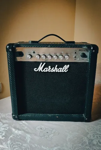 Vendo ou Troco Amplificador Marshall MG15 CFR - 40 Wats de Potência