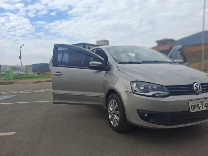 Volkswagen Fox 1.6 MI Total Flex 8V 5P 2013