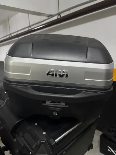 BAÚ GIVI MONOLOCK TRAFFIC III T33NBR - 33 LITROS