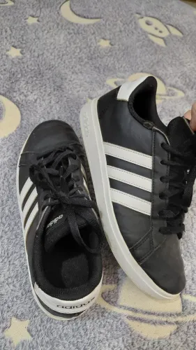 Tênis adidas em couro original