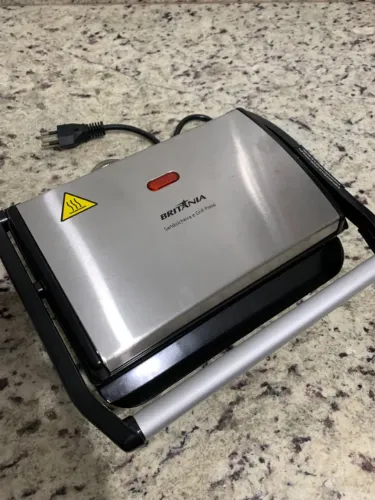 Sanduicheira e Grill Britânia BGR27I 127V - Não Usada
