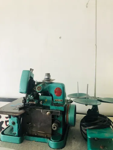 Máquina de costura overloque