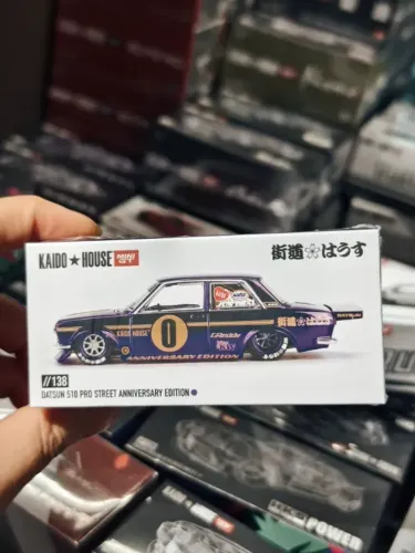 MINIGT x KAIDO HOUSE 138 Datsun 510 Pro Street Edição Limitada de Aniversário, Cor Roxa