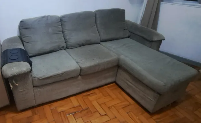 Sofá de 3 lugares + puff (retirada)