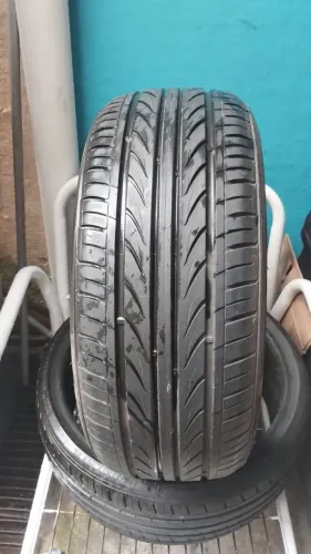 Pneu seminovo