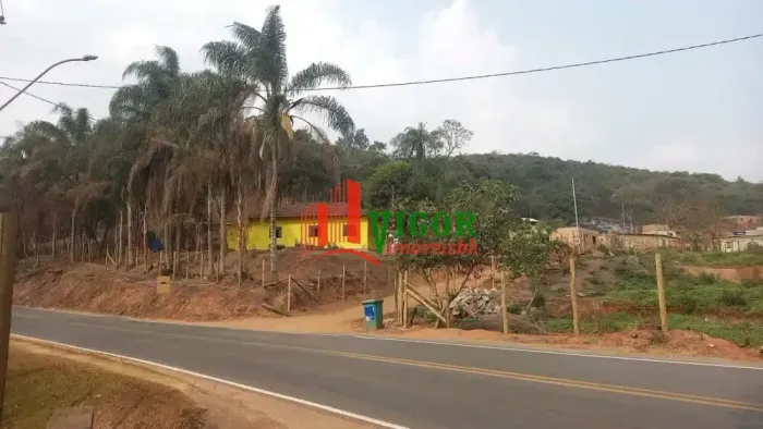 Fazenda Casa em Moeda - MG Bairro: Centro
