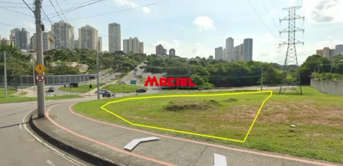 TERRENO COMERCIAL - ÁREA NOBRE - ACESSO FÁCIL -