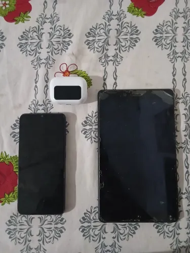 Vende-se três acessórios usados
