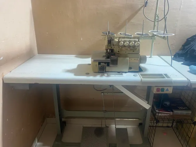 Máquina de costura interlock