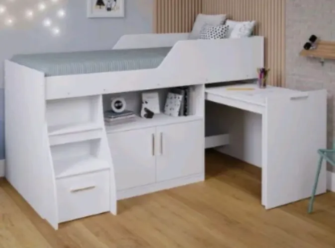 Cama com escrivaninha e armário 