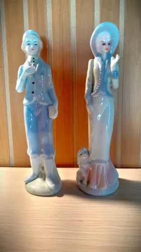 Par de Estatuetas Antigas de Porcelana - Casal Vitoriano / Galante