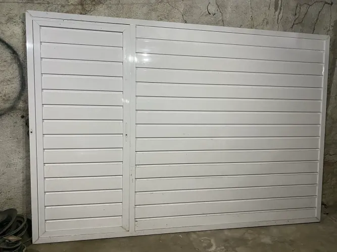 Portão de alumínio branco 3,00x 2,60