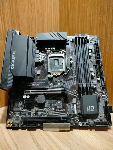 Placa mãe Z490M Gigabyte LGA 1200