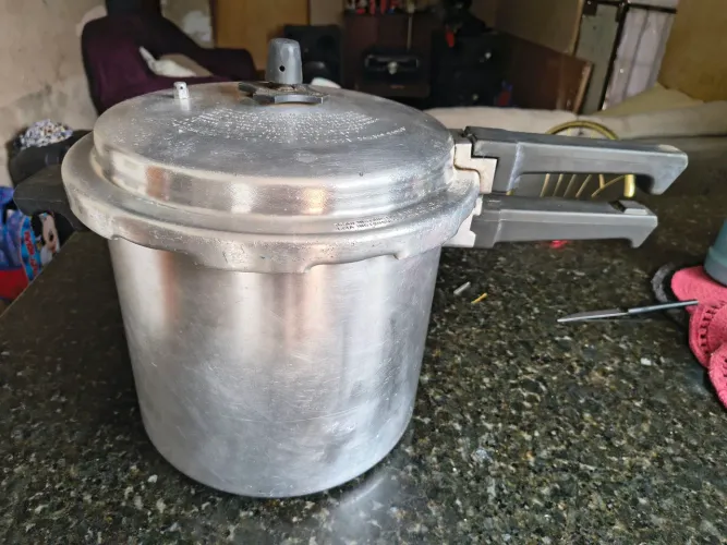 Panela de pressão 24 litros