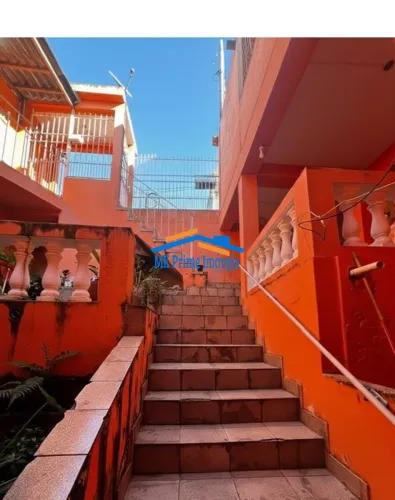 Casa Espaçosa de 220 m² com 6 Quartos Excelente Oportunidade!