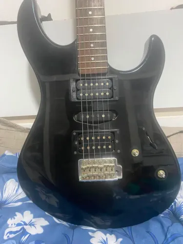 Guitarra Yamaha ERG 121