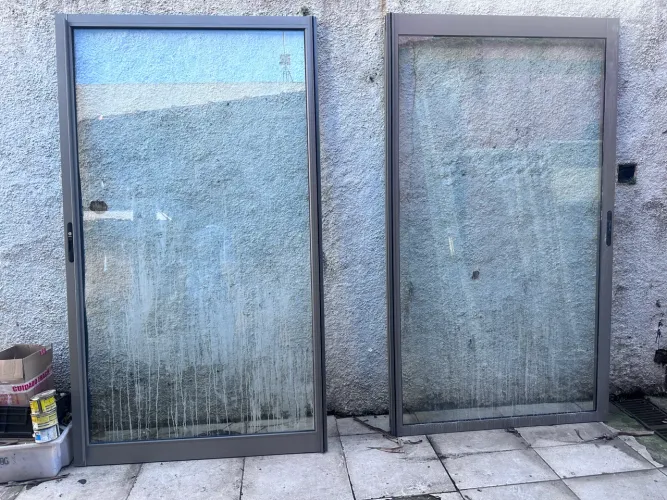 Duas portas de correr de vidro 2,15x 1,24 lindas 