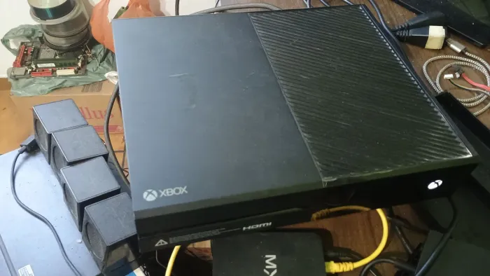 CONSOLE XBOX ONE FAT SOMENTE O CONSOLE SEM FONTE SEM CONTROLE.