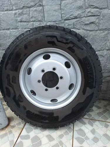 Rodas aro 17,5 com pneus novos
