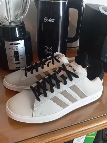 Tênis Adidas cloudfoam