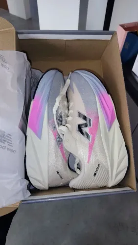 Vendo tênis lançamento New balance