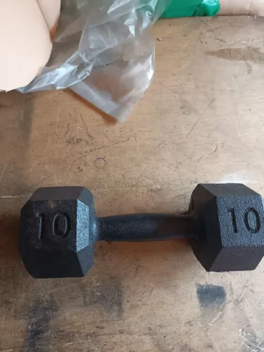 1 halter ferro pintada sextavado 10kg Promoção por poucos dias 