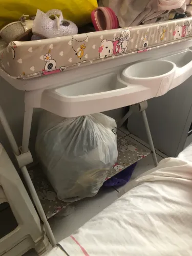 Berço e banheiro com trocador 