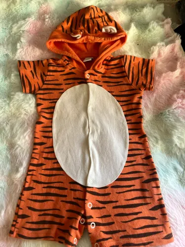 Macacão Tigre Ri happy 4 meses desapego