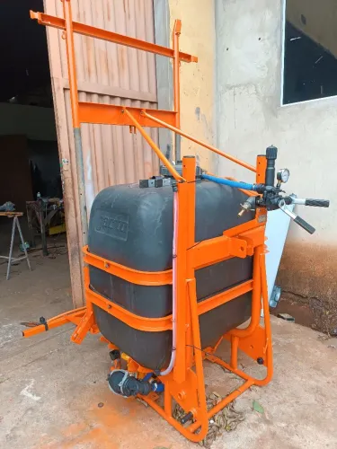 Pulverizador 600L Jacto c/ barras