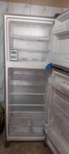 VENDE-SE GELADEIRA COM NOTA FISCAL