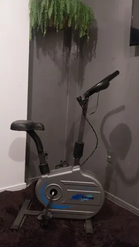 Vendo Bicicleta ergometrica pouco uso. Excelente estado