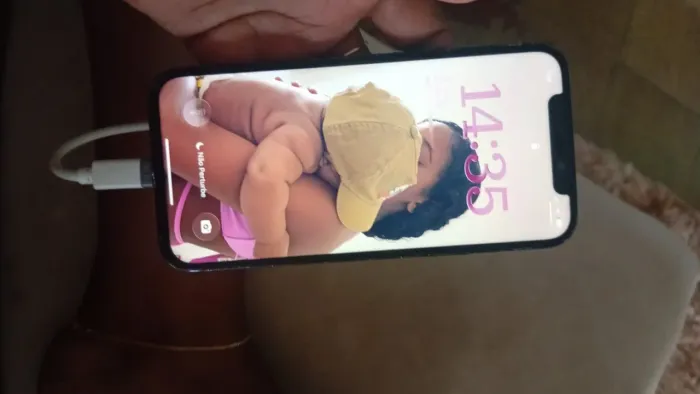 iPhone 12 Pro fundo trincado