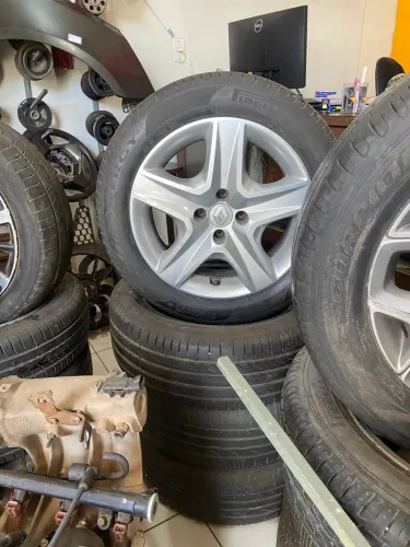 Vende -se compressores, evaporador ,manga de eixo , radiadores e muito mais