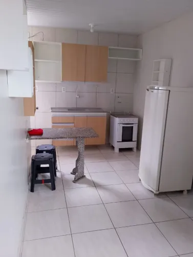Alugo kitnet $800,00
