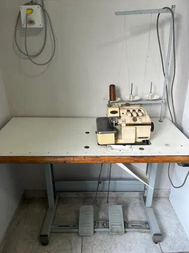 Máquina overloque