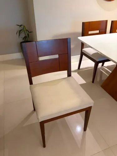 Conjunto de 8 cadeiras para mesa de jantar em madeira e couro ecologico