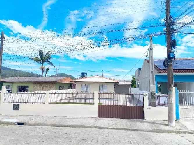 Vendo casa em Biguaçu - 03 Quartos