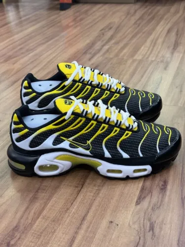 Tenis modelo TN