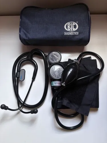 Kit Estetoscópio duplo BIC Eternity + Esfigmomanômetro - All Black