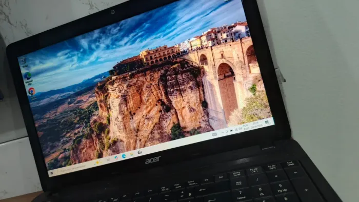 Notebook Acer Aspire E1-571