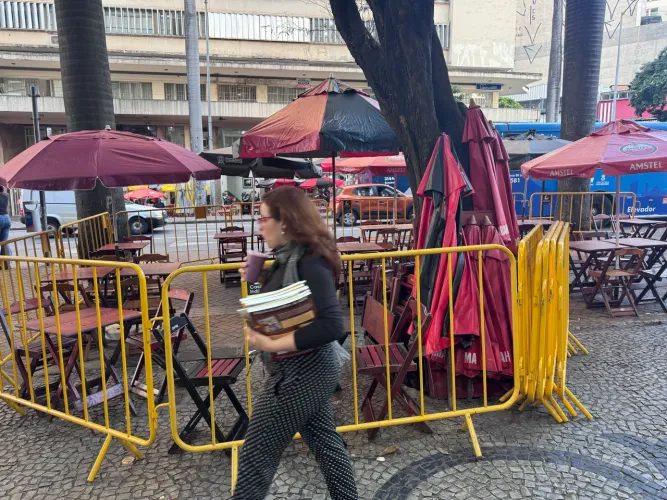 Vendo bar montado e funcionando.