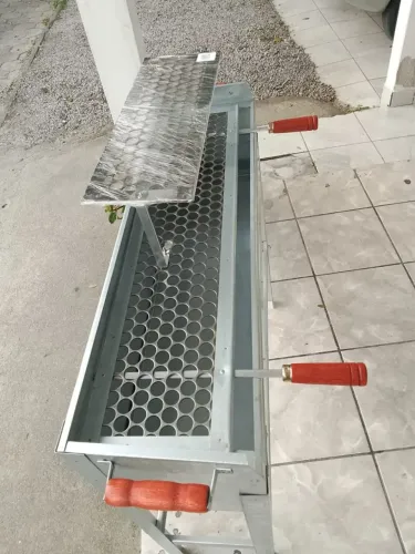 Churrasqueira para espetinho, material de alta durabilidade, com grelha de inox, promoção 