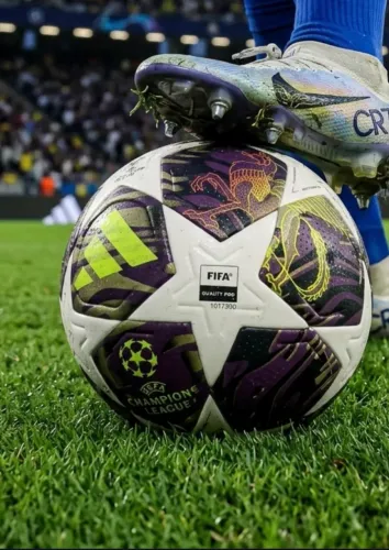 BOLA DE FUTEBOL ADIDAS UEFA CHAMPIONS LEAGUE PRO