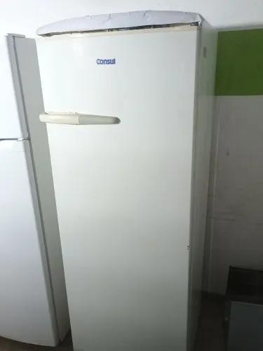 Geladeira Consul média