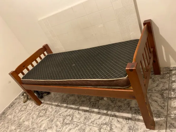Cama de solteiro com colchão