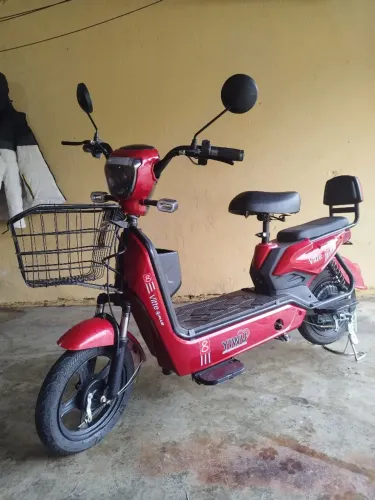 Moto elétrica Yiwu 800 W , 32 km cilindrada