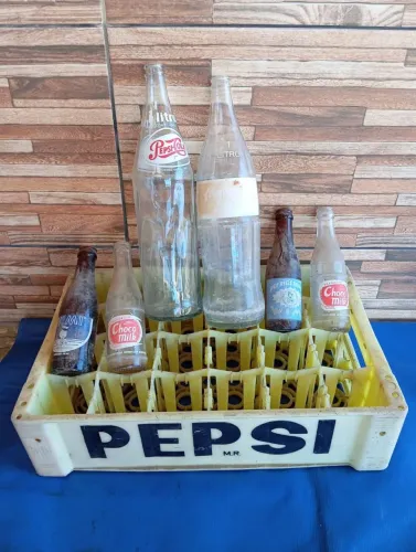 Lote com 6 garrafas de vidro refrigerante antigas 