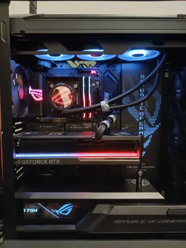 Pc gamer FULL ASUS ROG. RTX 5090 ROG Astral | R7 9800x3d | 64GB DDR5 6000MHZ CL28