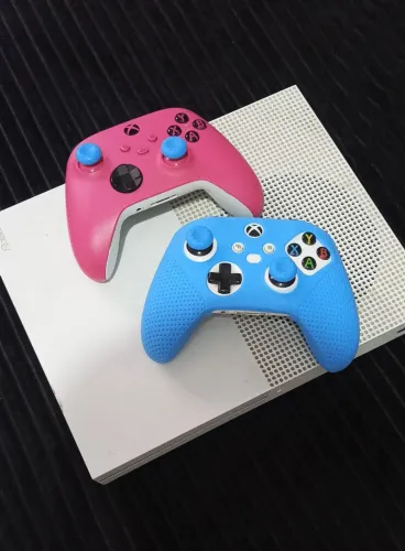 Xbox One S / 2 controles + 11 jogos