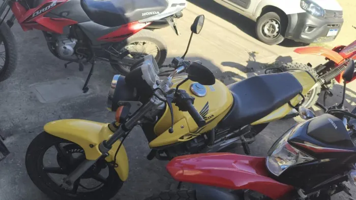 Vendo twitter amarelo, bem conservada